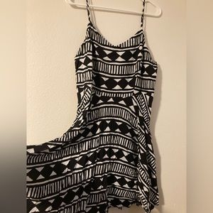 Old Navy Black and White Geometric Print Sweetheart Fit and Flare Dress
